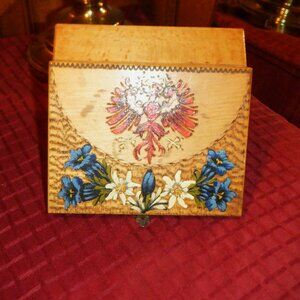 Remarkable *** Hand Crafted *** Jewelry / Trinkett BOX *** Travel Treasure